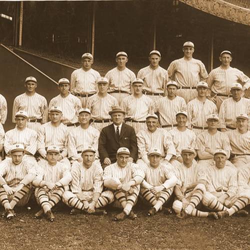 shinners_nyg_1922_team_photo_second_on_left_top_row.jpg
