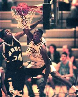 wade_richards_dunk.jpg